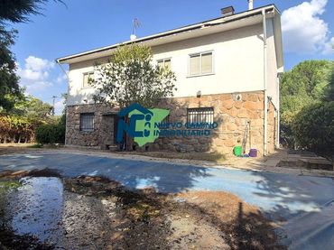 House with pool for sale in Calle Federico del Cerro 23