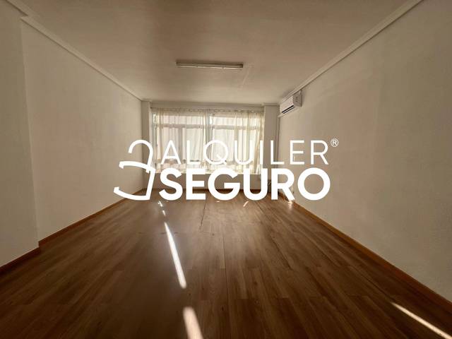 Local comercial en Alquiler en Carretera De Canillas en Canillas