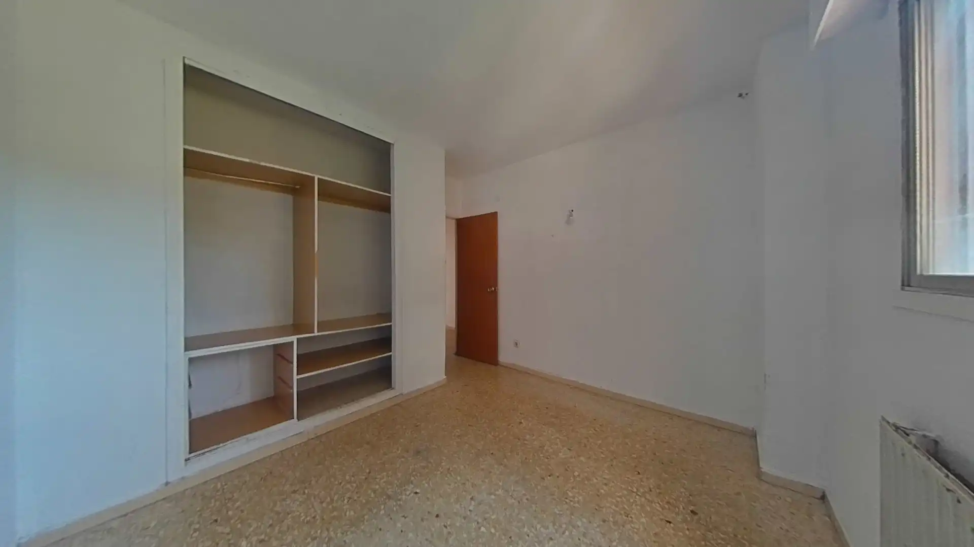 Habitación de Piso en venta en Madrid con Balcón