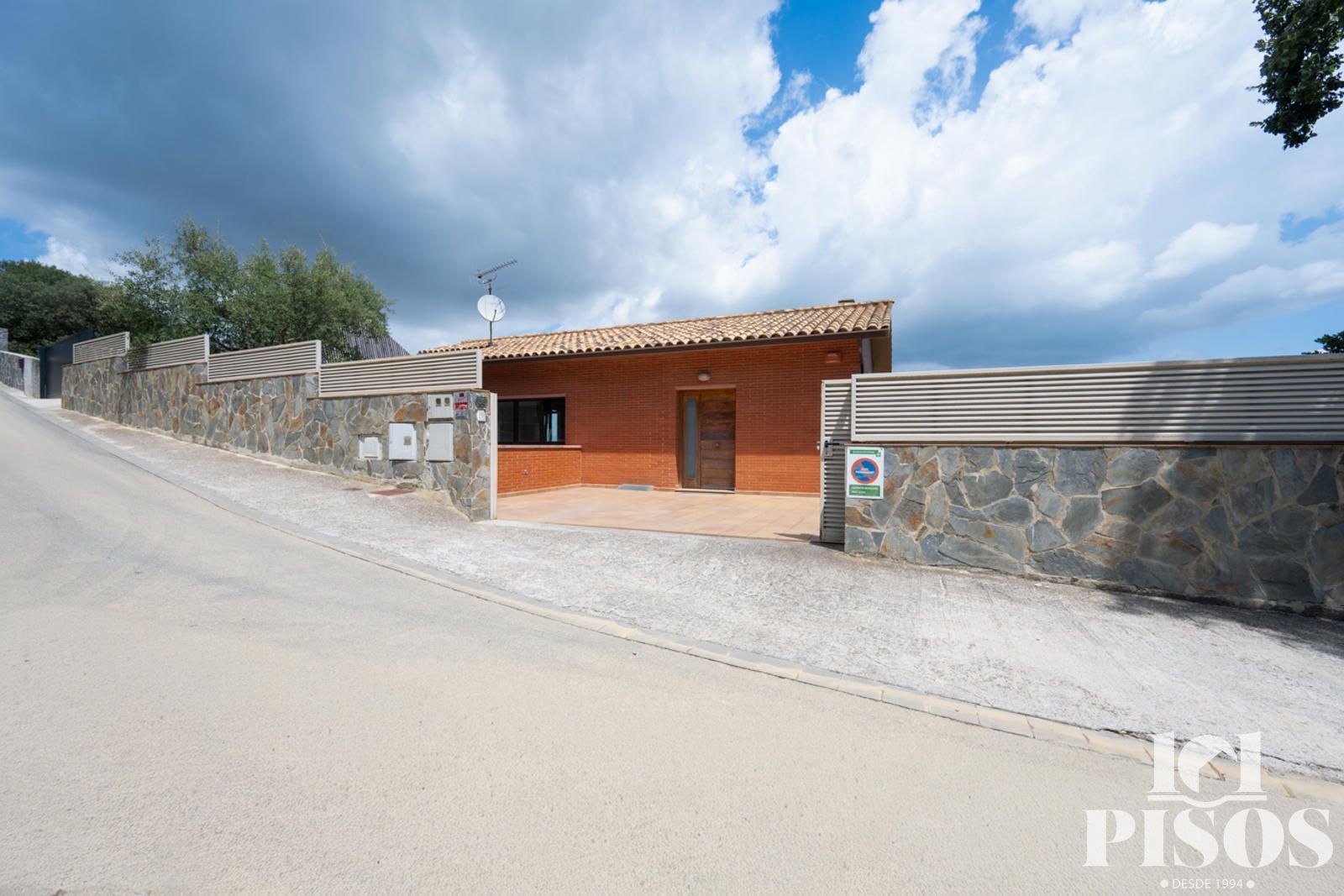 Exterior view of House or chalet for sale in Sant Cugat del Vallès  with Heating, Private garden and Terrace