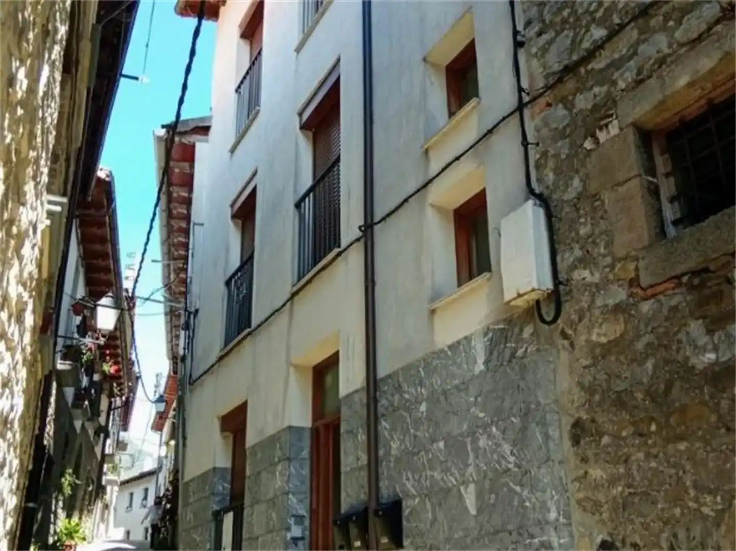 Vista exterior de Piso en venta en Salvatierra de Esca, Zaragoza