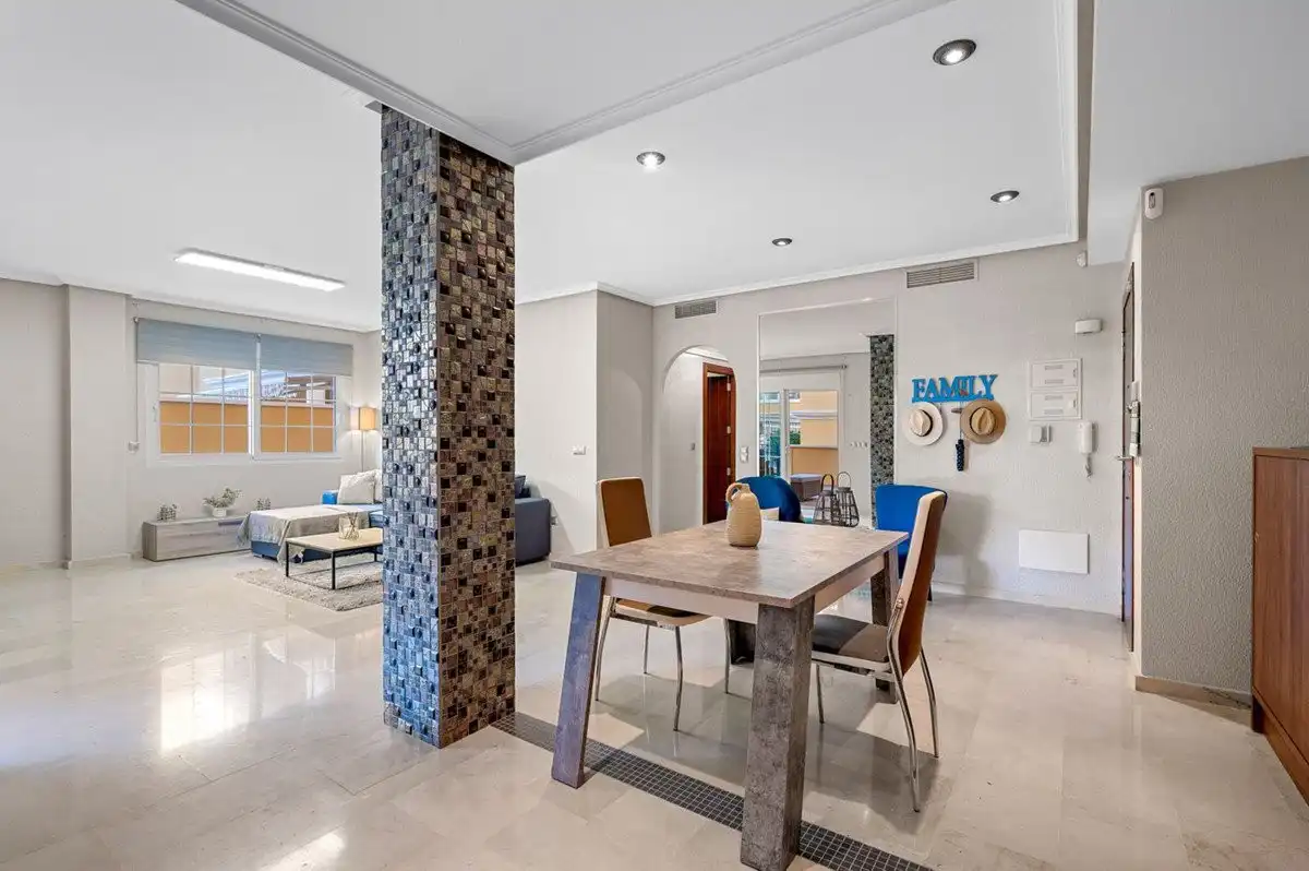 Menjador de Apartament en venda en Orihuela amb Aire condicionat, Jardí privat i Terrassa