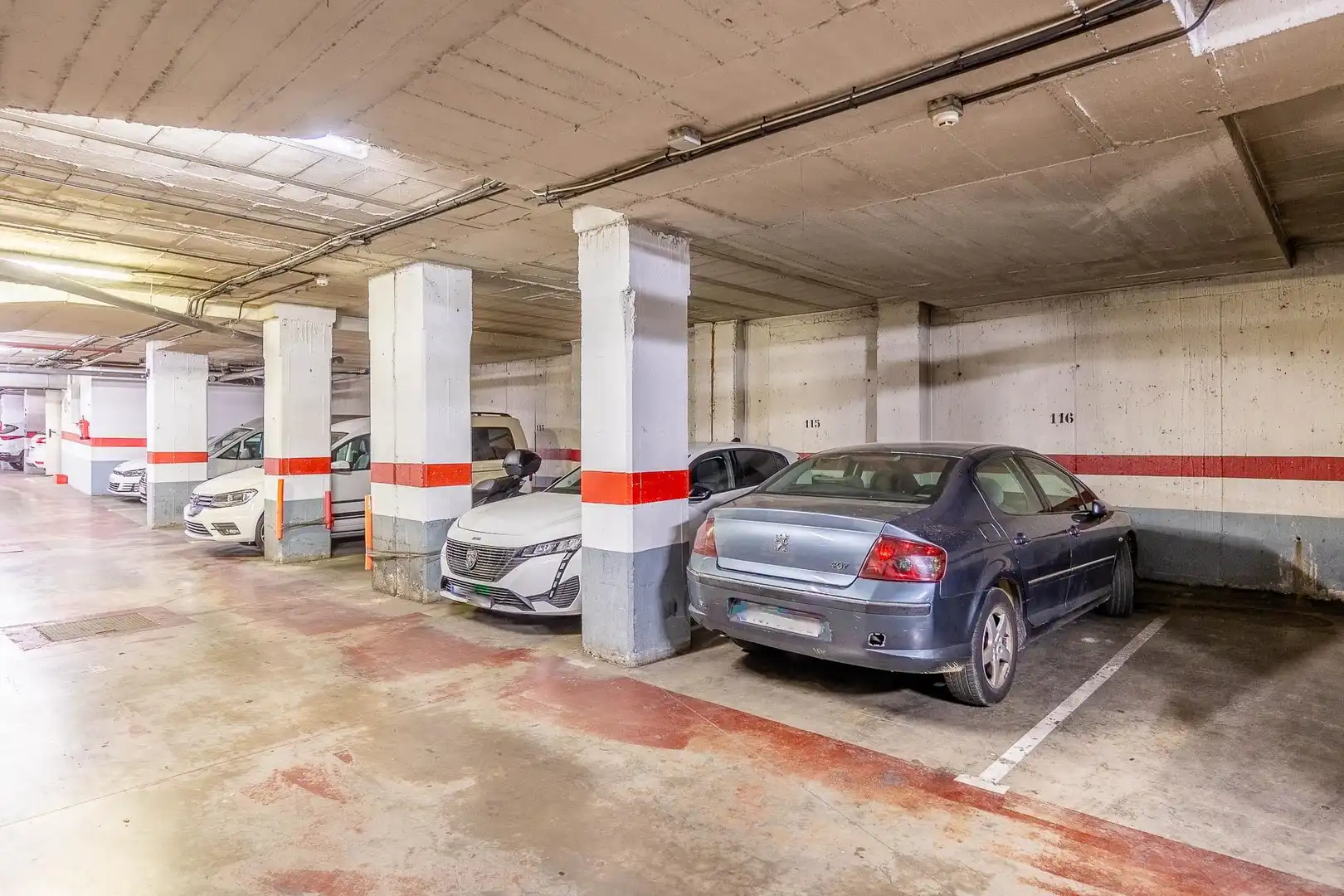 Parking de Piso en venta en Sevilla con Aire acondicionado, Amueblado y Balcón