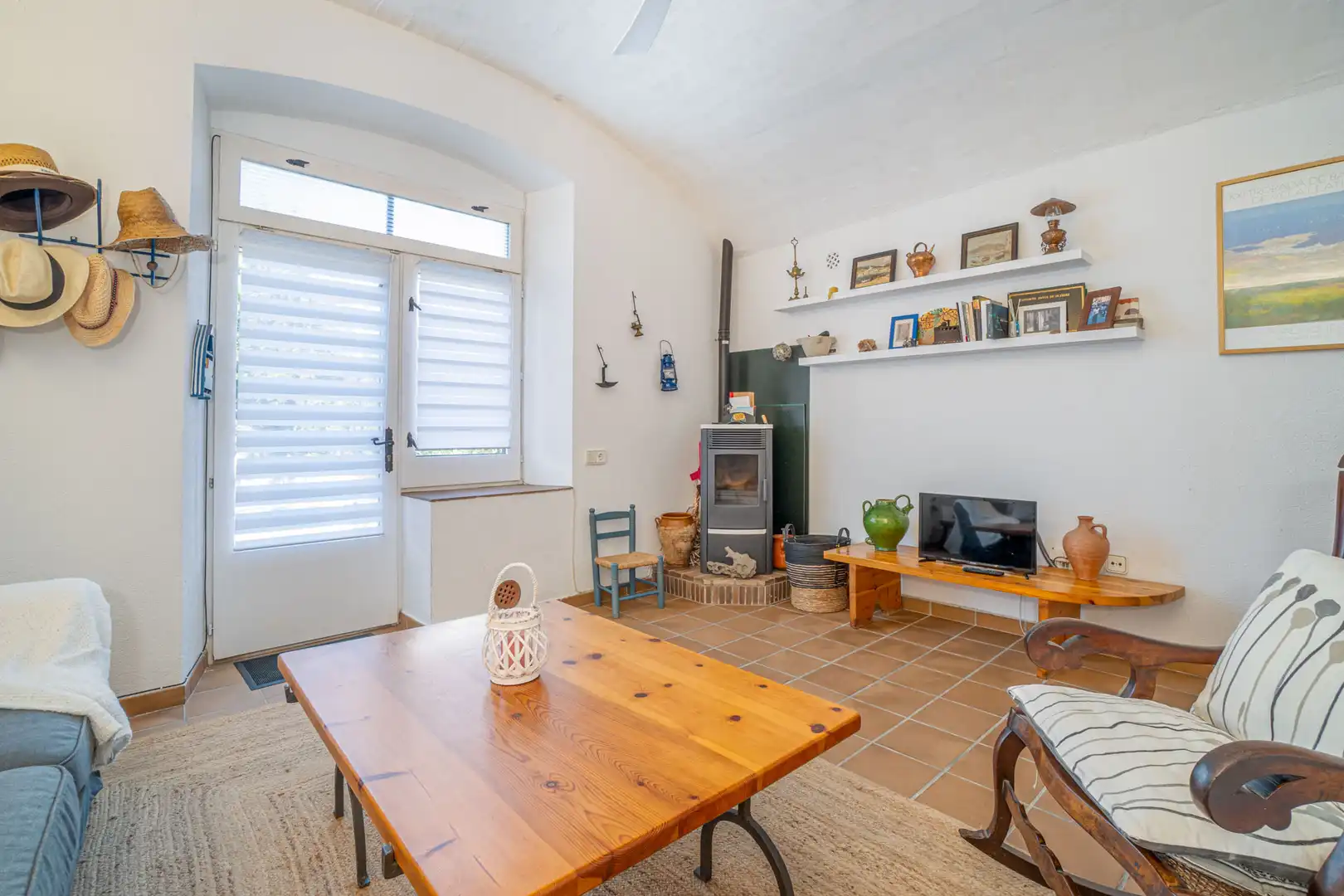 Wohnzimmer von Einfamilien-Reihenhaus zum Verkauf in Cadaqués mit Möbliert, Ofen und Waschmaschine