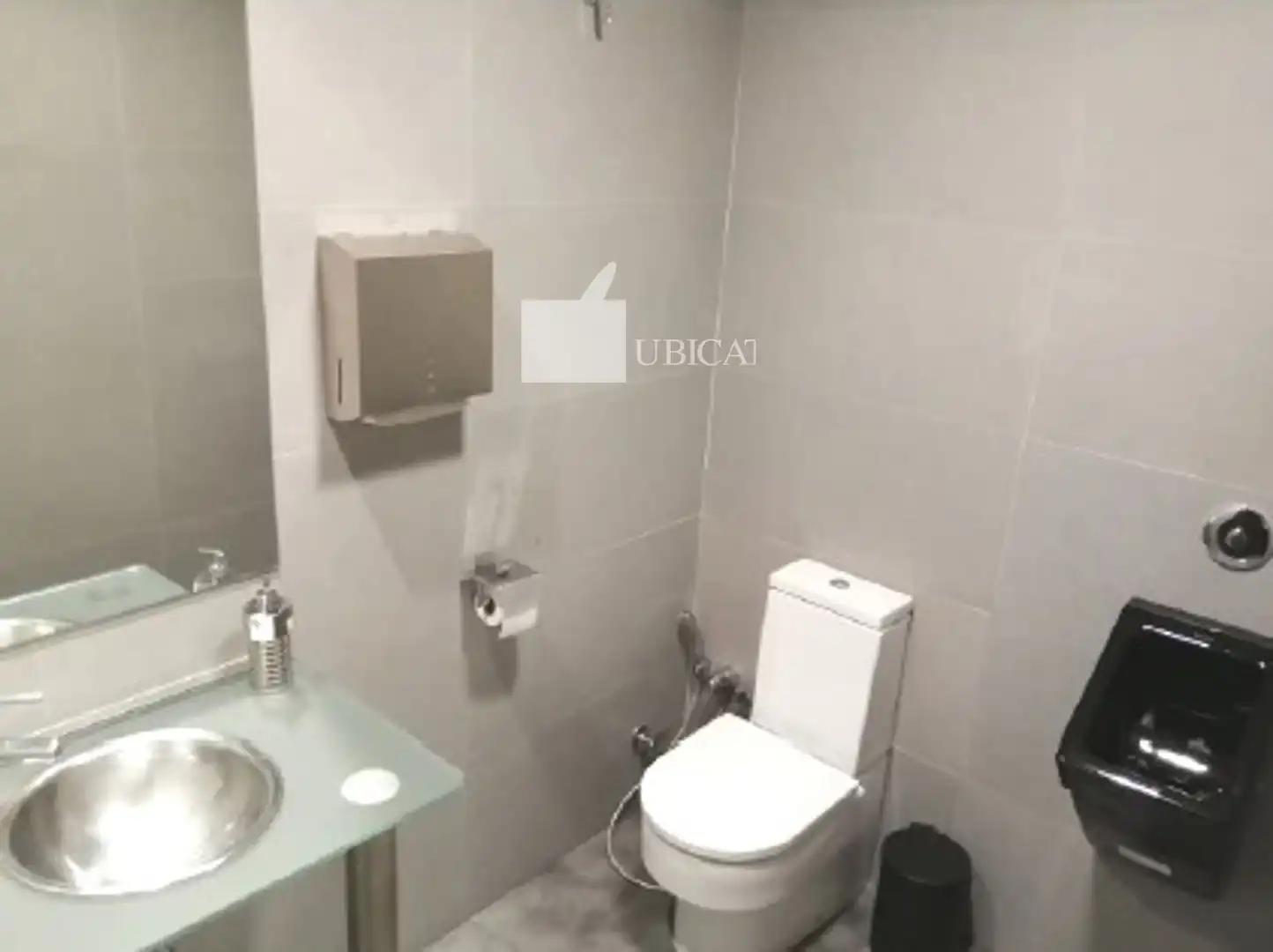 Badezimmer von Fabrikhallen zur Miete in Gavà