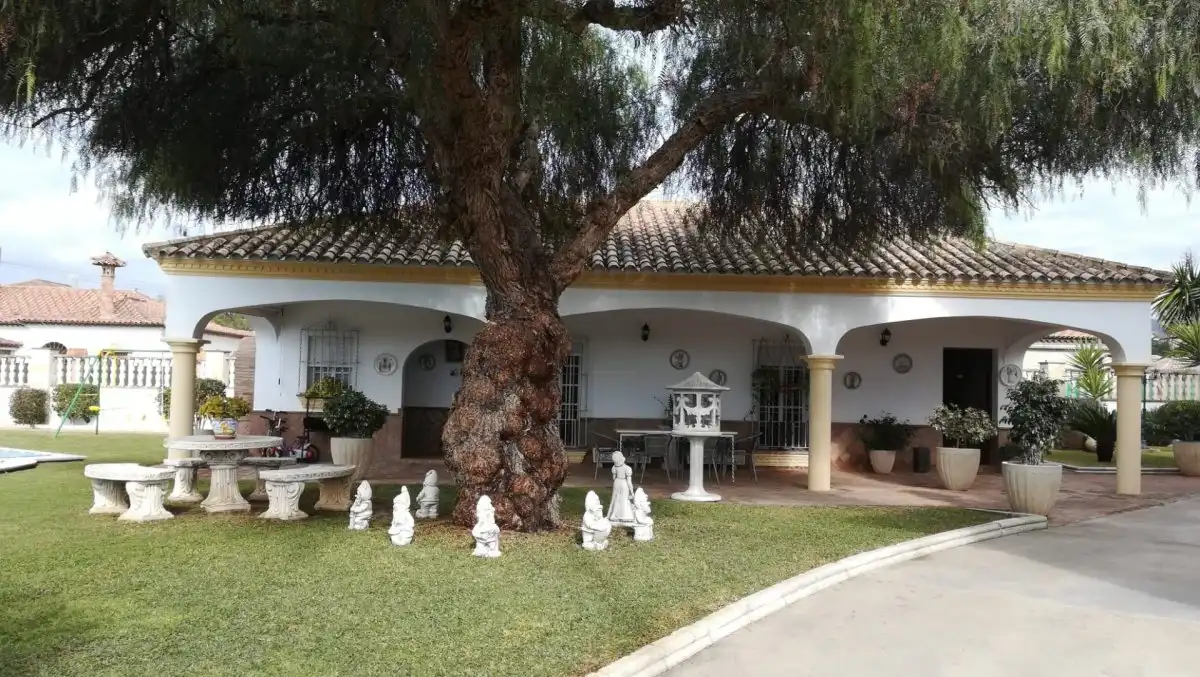 Jardí de Casa o xalet en venda en Arcos de la Frontera amb Aire condicionat, Jardí privat i Traster