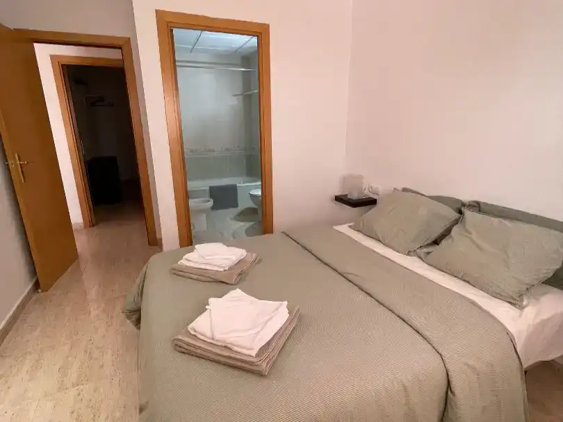 Schlafzimmer von Wohnung zum Verkauf in Salou mit Klimaanlage, Schwimmbad und Balkon