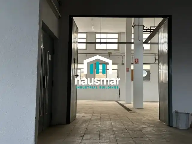 Nave industrial con ascensor en venta en Rocafonda, imagen 5