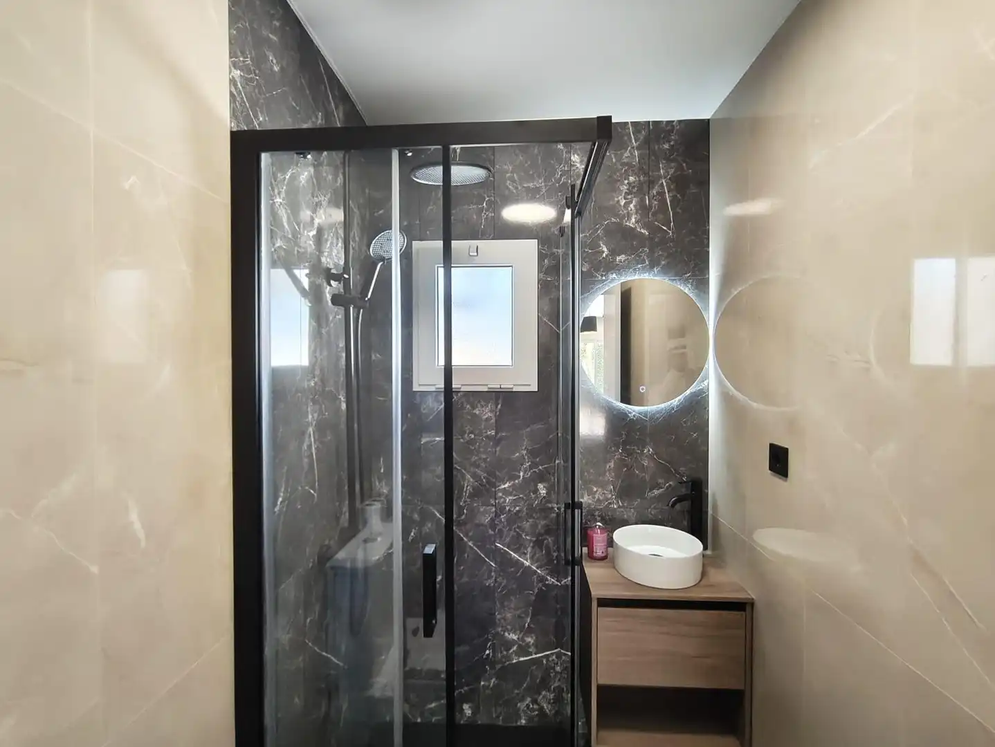 Baño de Casa adosada en venta en La Nucia con Aire acondicionado, Calefacción y Jardín privado