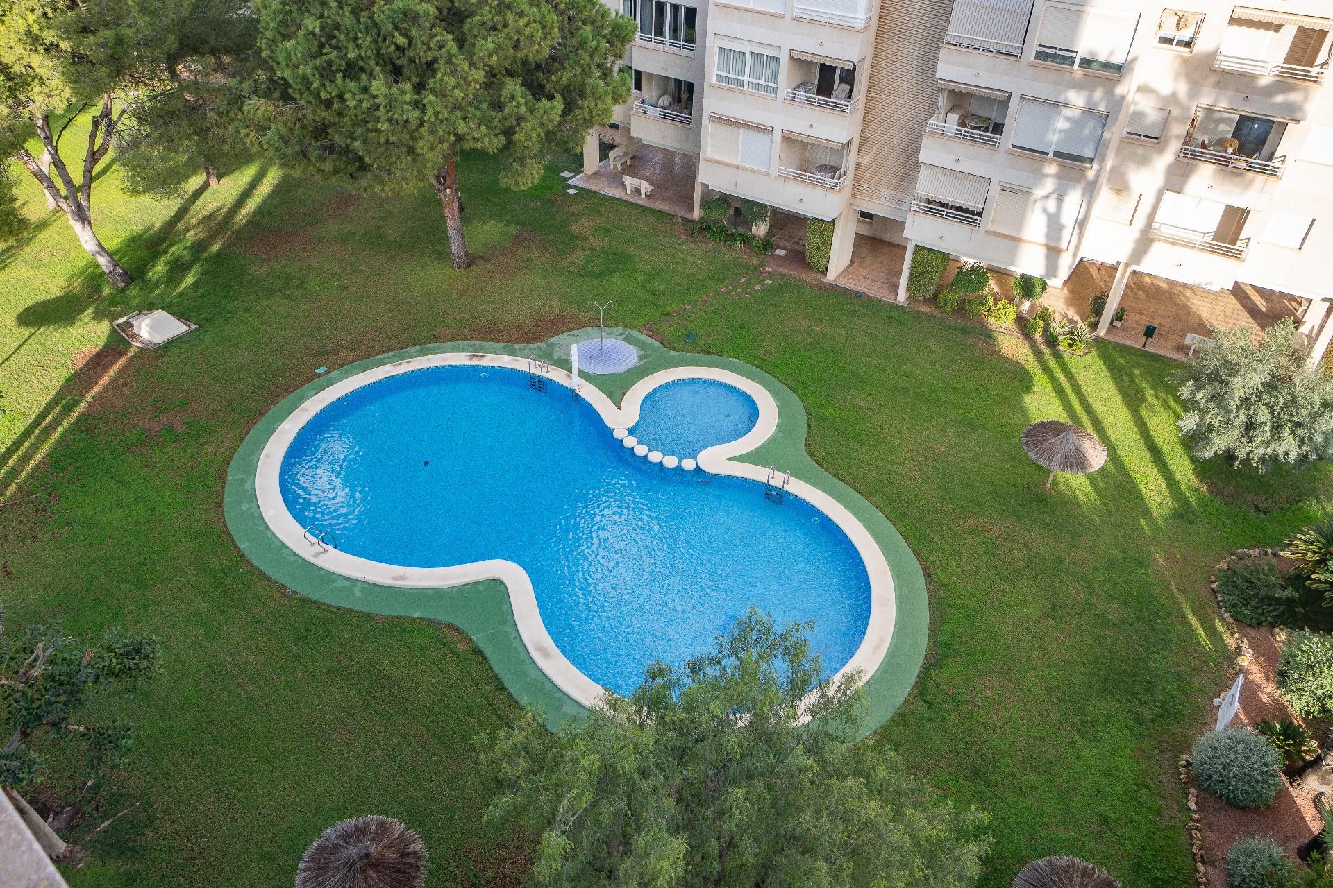 Piscina de Apartament en venda en Alicante / Alacant amb Jardí privat, Terrassa i Balcó