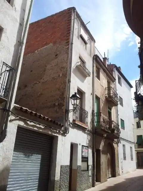 Vista exterior de Edificio en venta en Ulldemolins