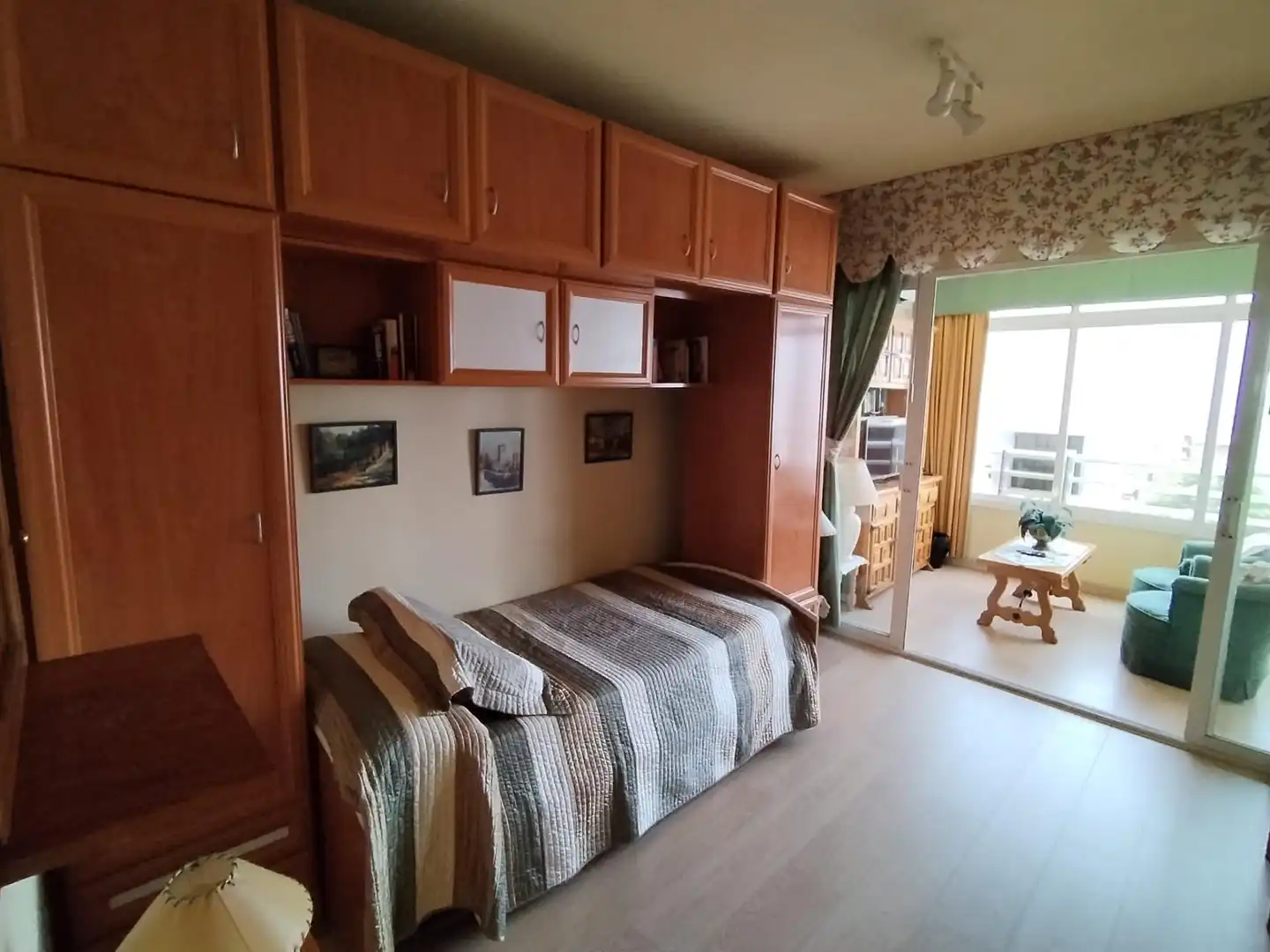 Habitación de Apartamento en venta en Benidorm con Aire acondicionado, Amueblado y Piscina comunitaria
