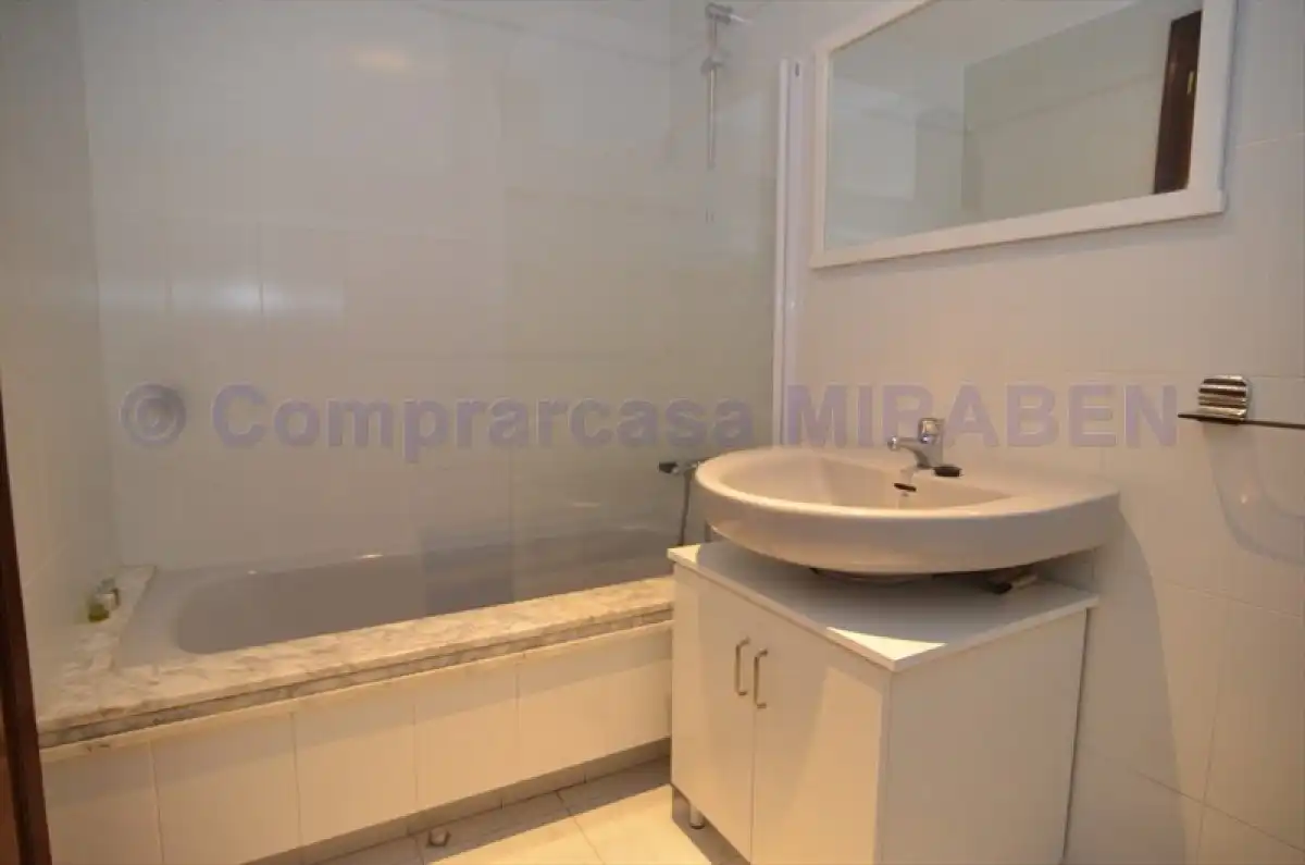 Bathroom of Flat for rent in Boiro, A Coruña