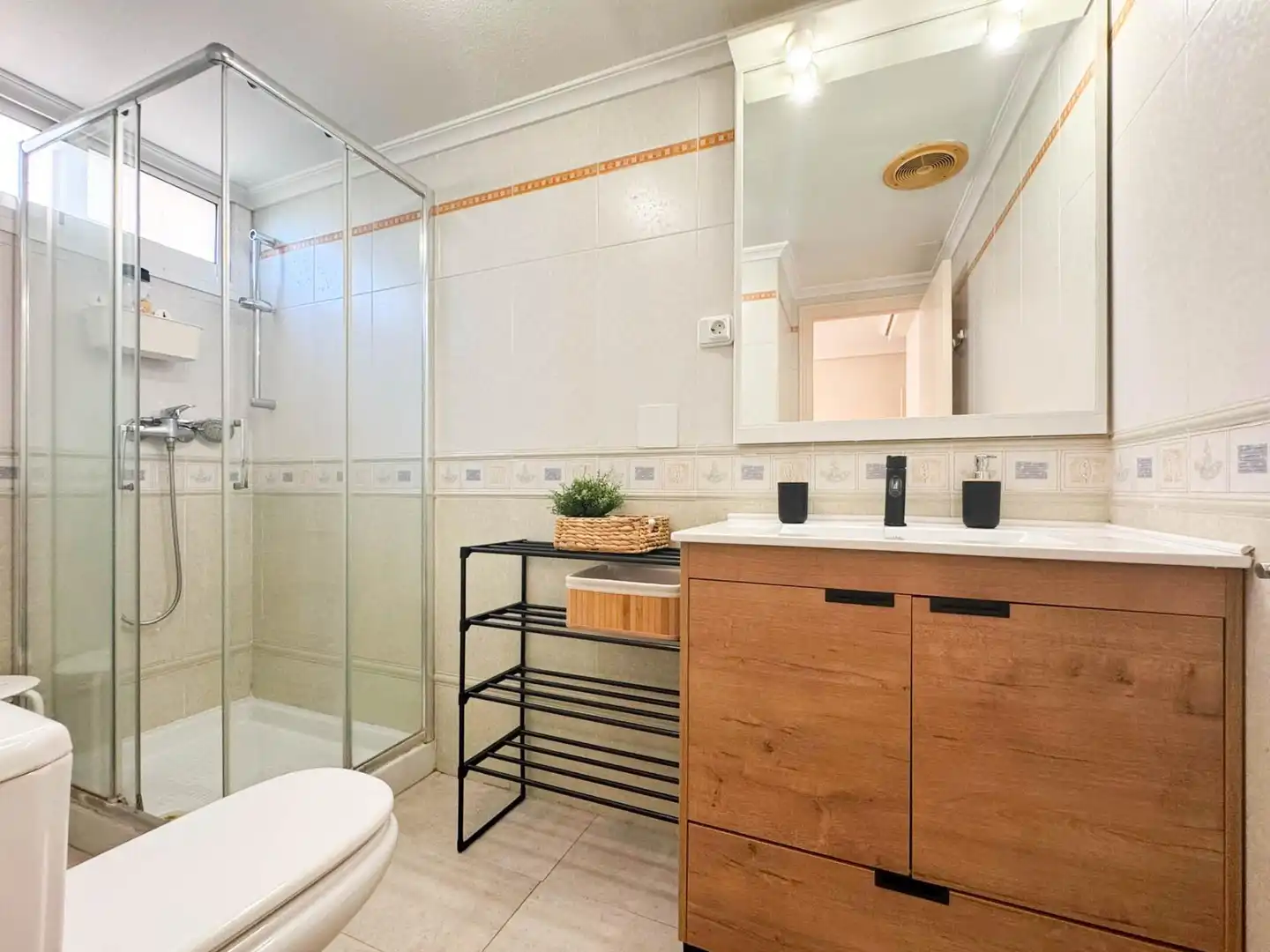 Badezimmer von Wohnung zur Miete in Elche / Elx mit Klimaanlage, Heizung und Parkett