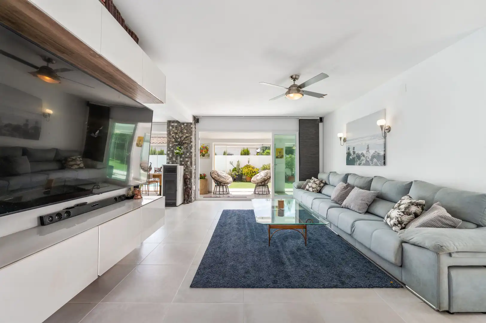 Living room of Houses for sale in Estepona  with Air Conditioner, Private garden and Terrace