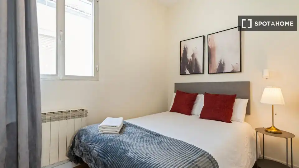 Dormitori de Apartament per a compartir en Madrid amb Aire condicionat, Calefacció i Terrassa