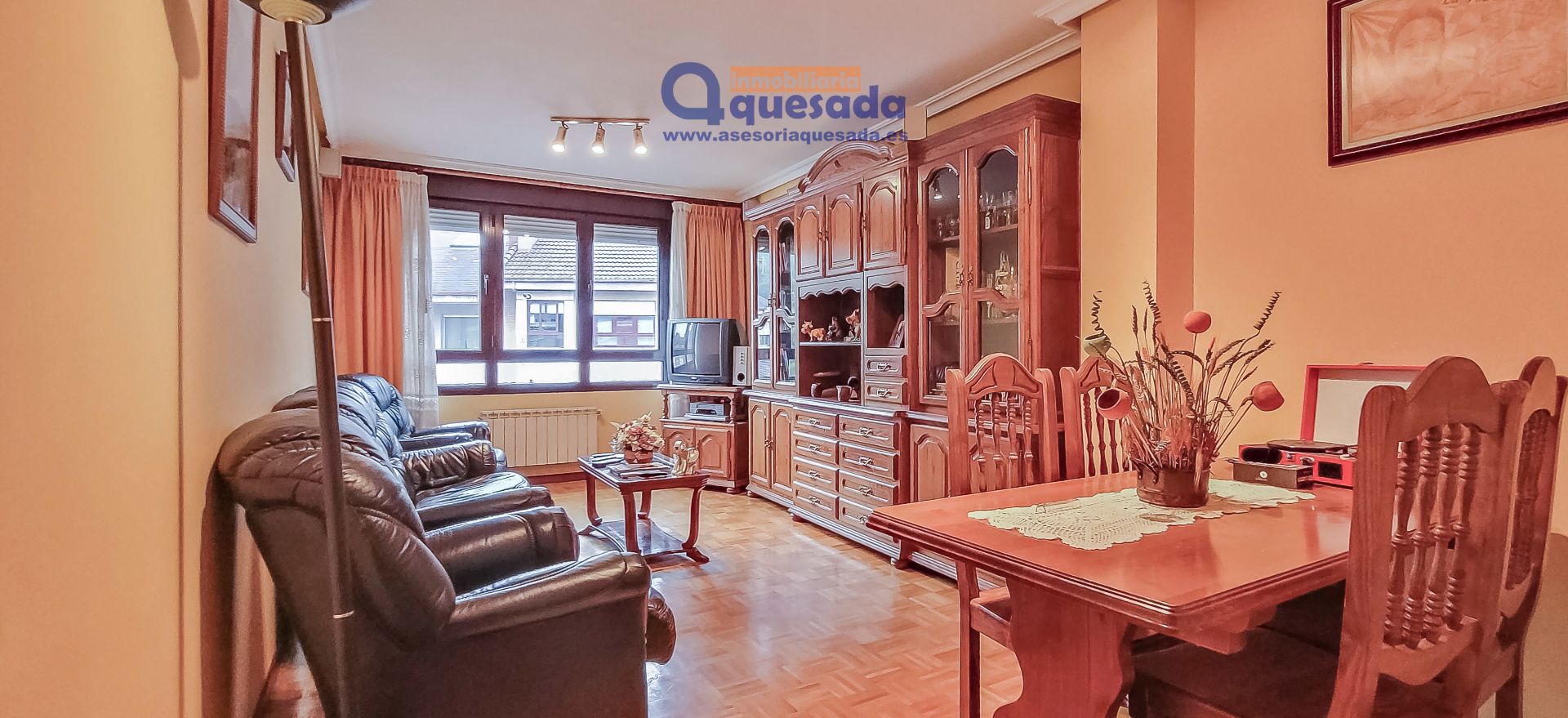 Sala d'estar de Dúplex en venda en Lena amb Calefacció, Parquet i Traster