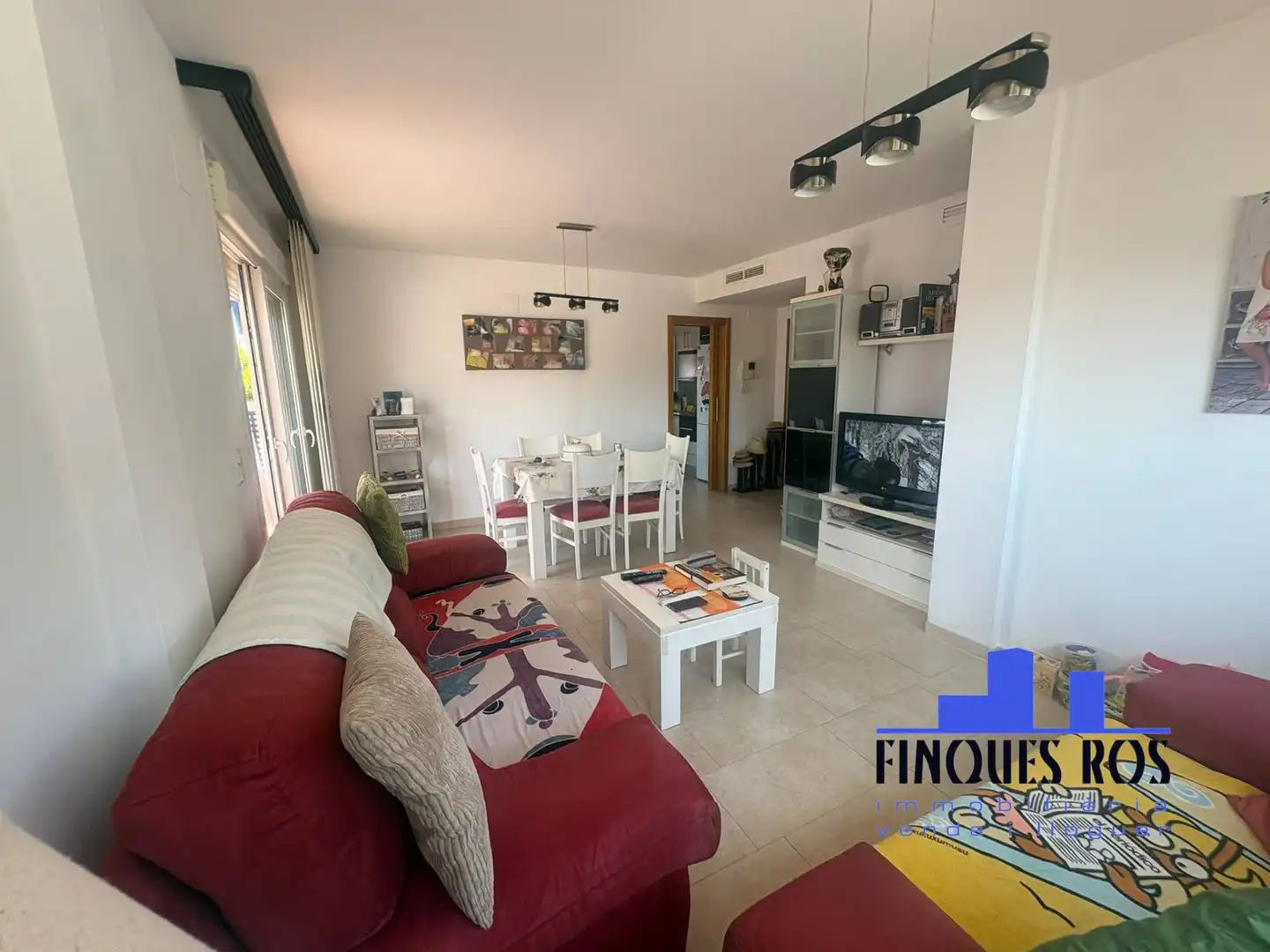 Wohnzimmer von Einfamilien-Reihenhaus zum Verkauf in Vinaròs mit Klimaanlage, Terrasse und Schwimmbad