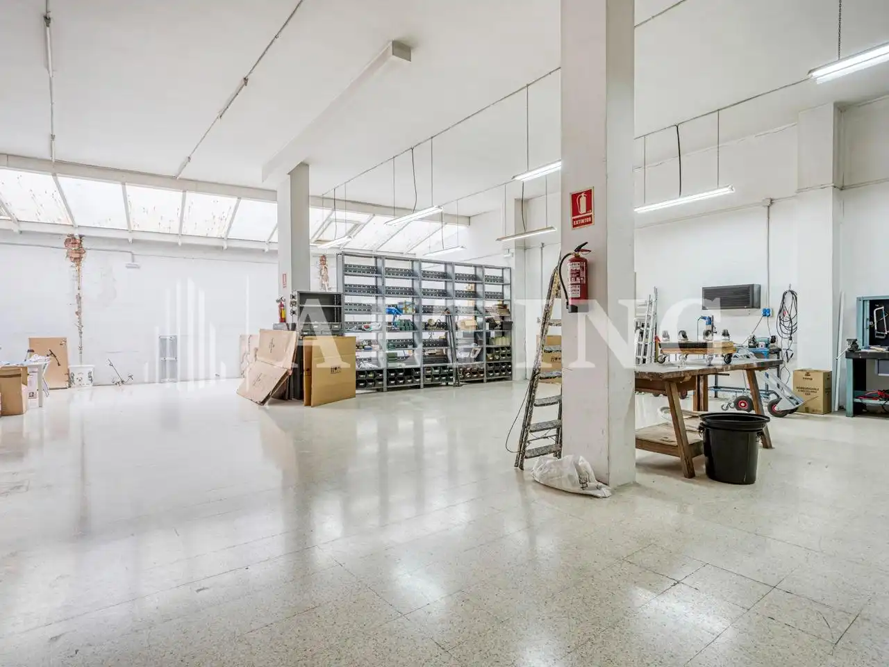 Commercial properties for sale in Barcelona  with Air Conditioner