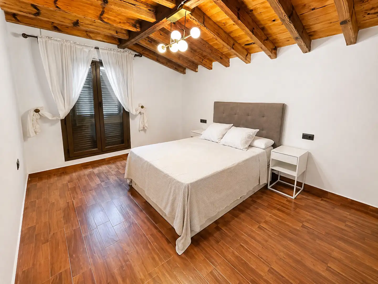 Dormitori de Casa o xalet en venda en Arcos de la Frontera amb Aire condicionat, Jardí privat i Terrassa