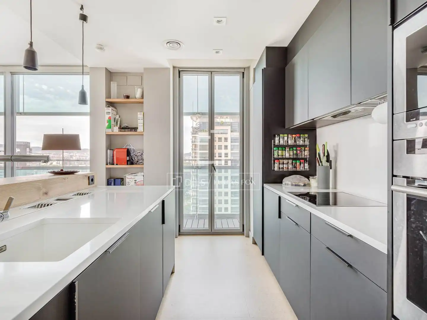 Cocina de Piso en venta en Barcelona con Aire acondicionado, Calefacción y Jardín privado