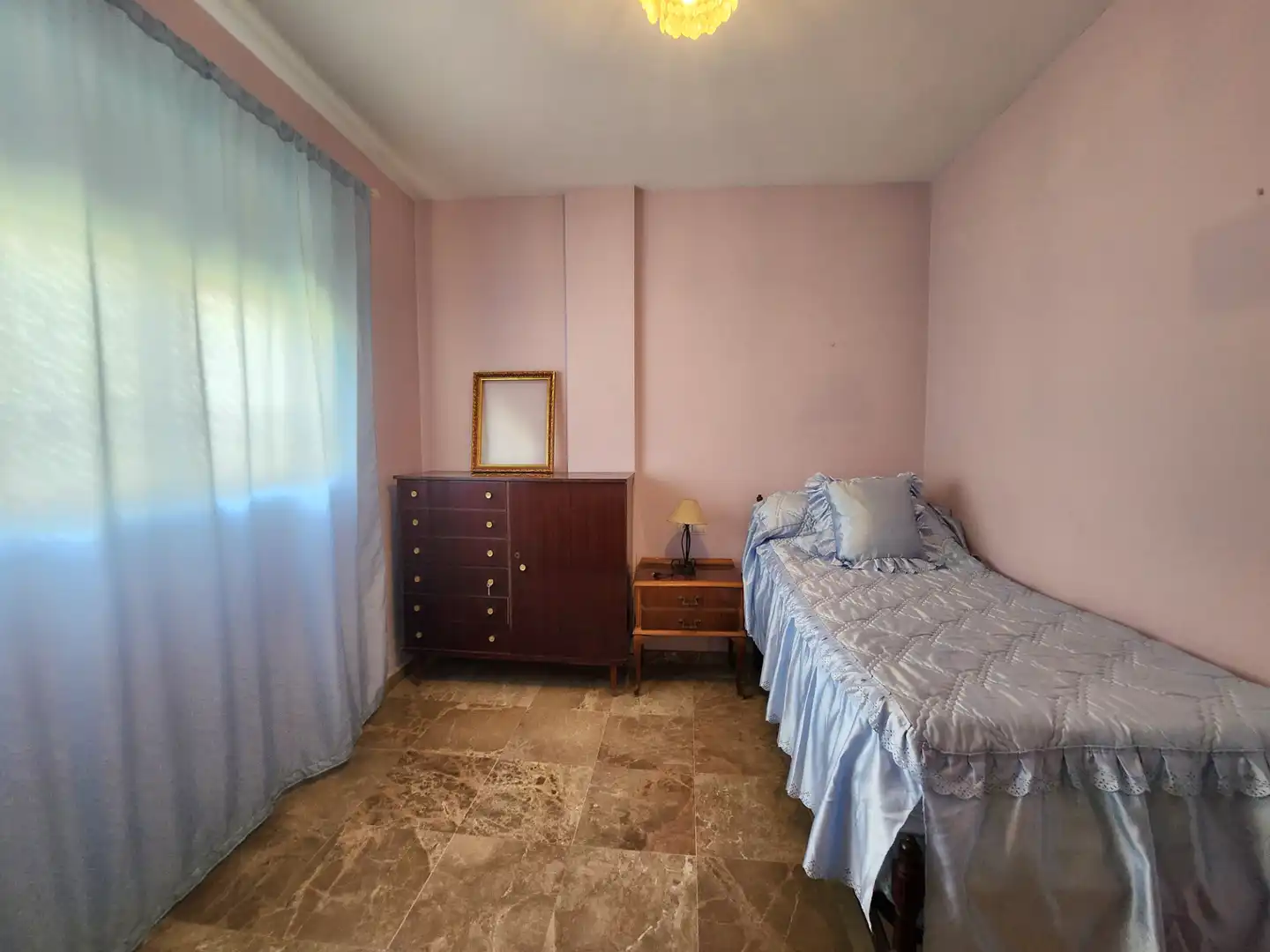 Schlafzimmer von Einfamilien-Reihenhaus zum Verkauf in Alcalá de Guadaira mit Klimaanlage, Terrasse und Abstellraum