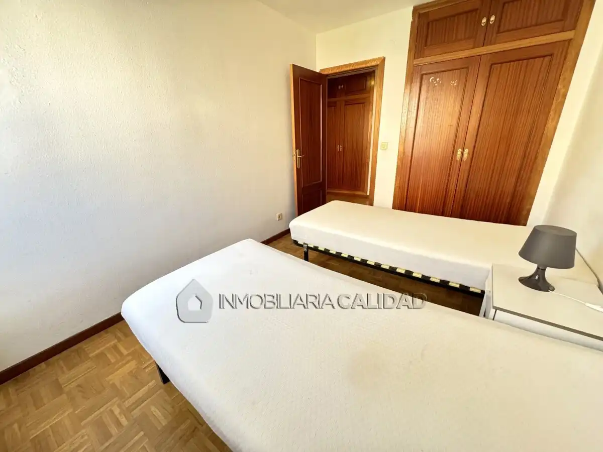 Habitación de Piso de alquiler en Burgos con Calefacción, Trastero y Amueblado