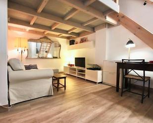 Sala d'estar de Estudi de lloguer en  Barcelona Capital amb Aire condicionat i Balcó
