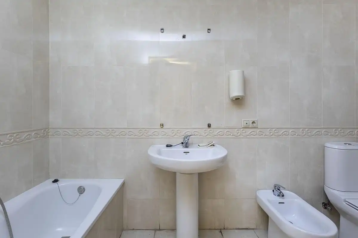 Bathroom of Flat for rent in Ronda