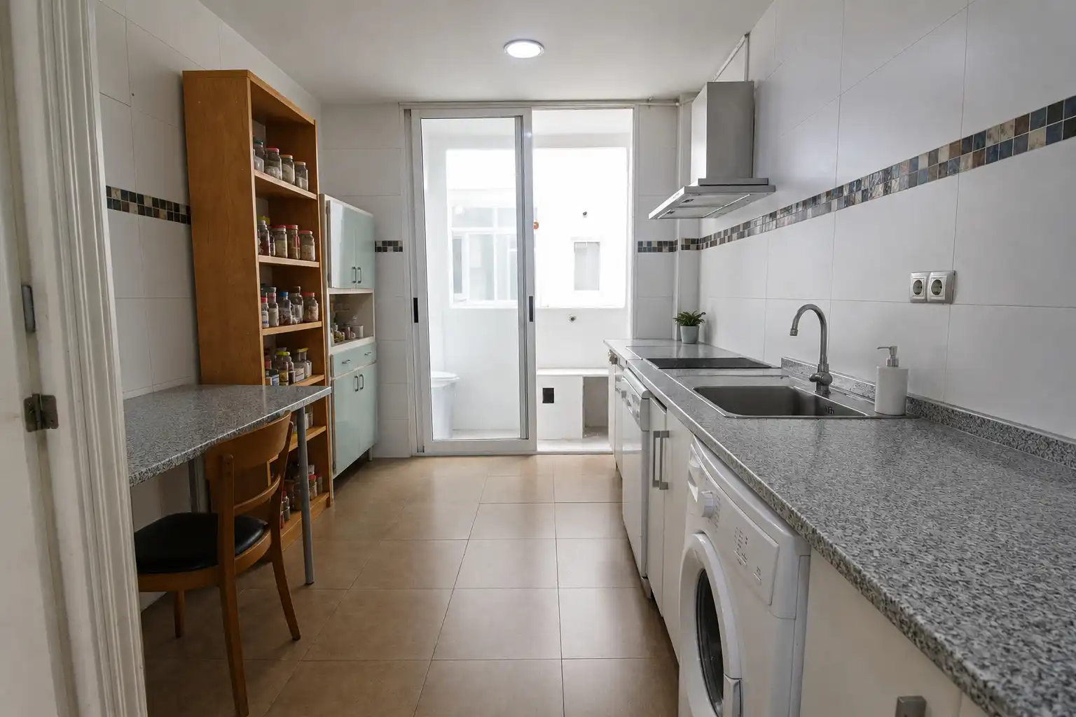 Kitchen of Flat for sale in Valencia  with Furnished, Oven and Washing machine