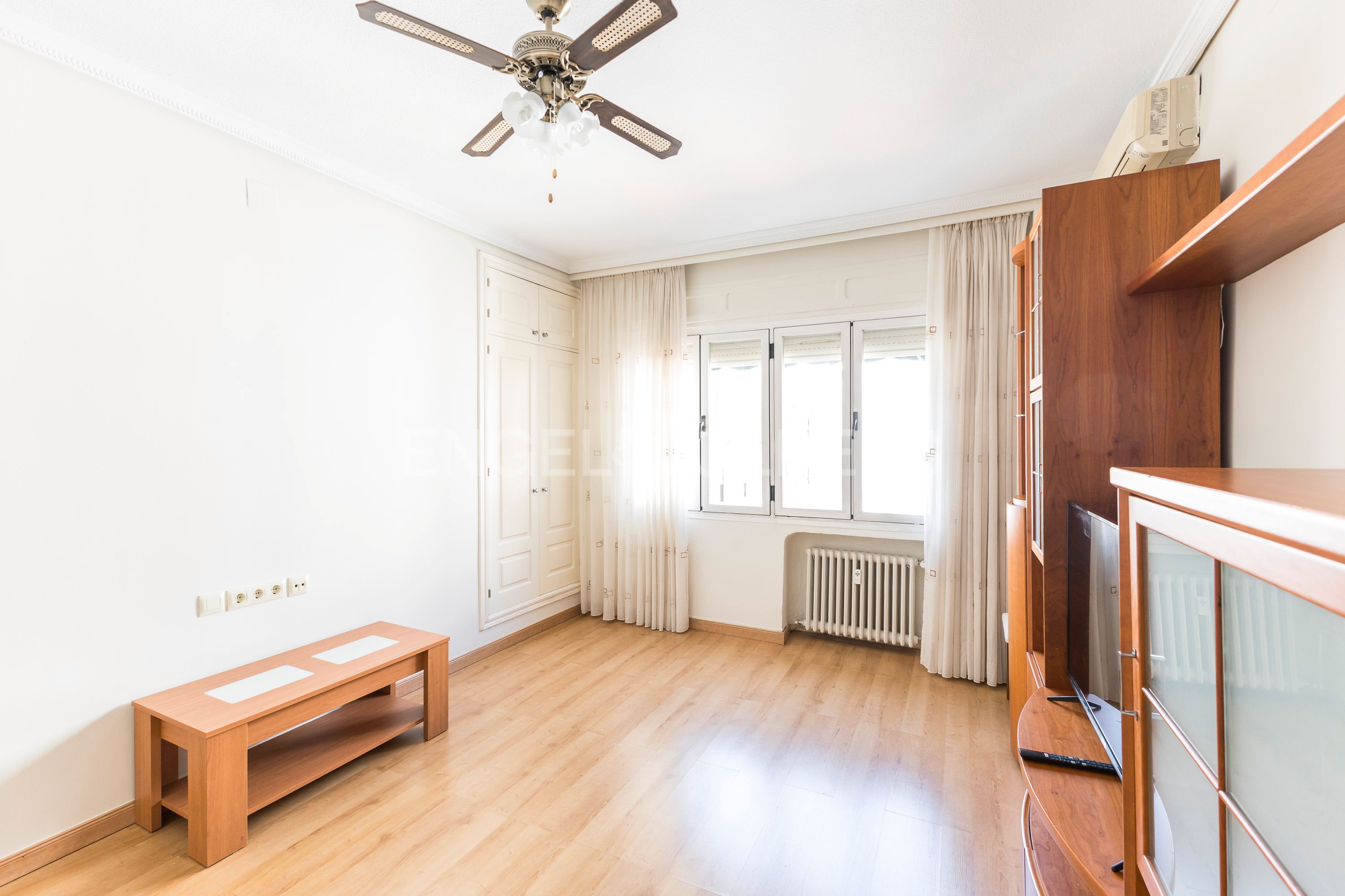 Dormitori de Apartament de lloguer en  Madrid Capital amb Aire condicionat i Calefacció