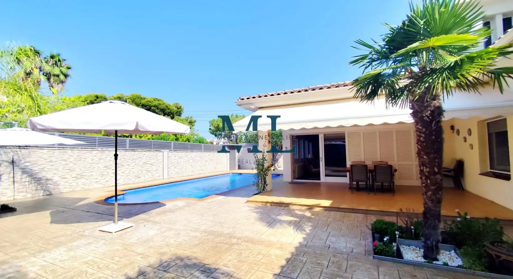 Exterior view of Houses for sale in Roda de Berà  with Heating and Swimming Pool
