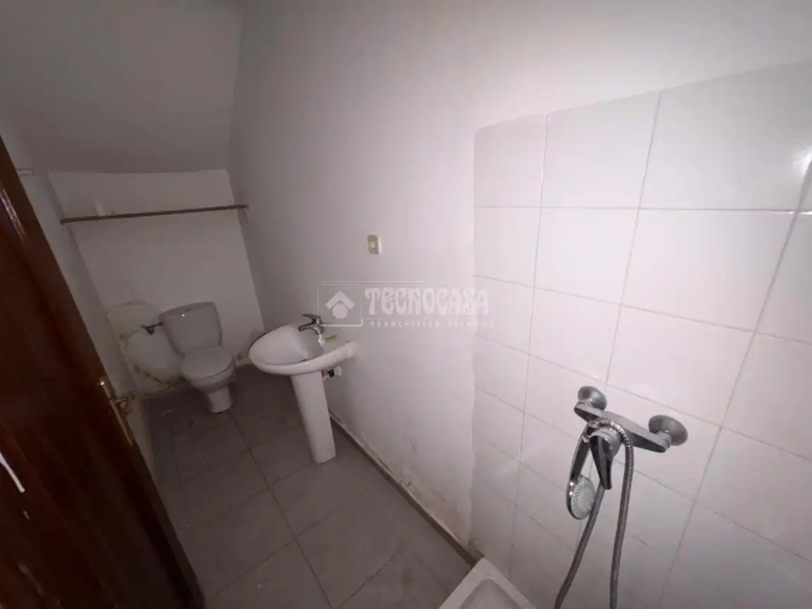 Baño de Local en venta en Getafe con Aire acondicionado