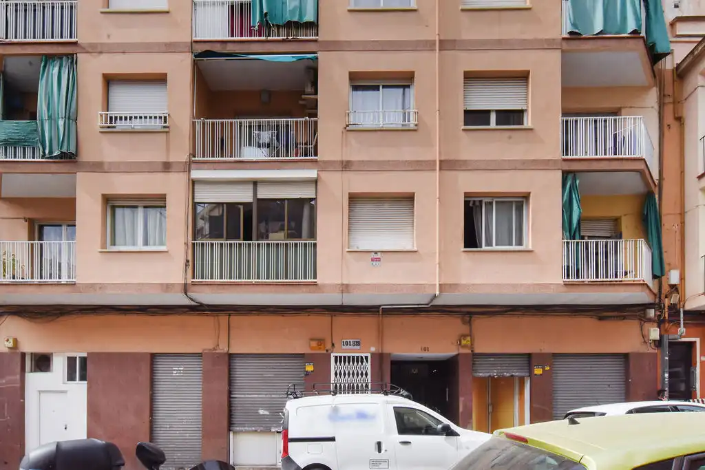 Vista exterior de Piso en venta en Badalona