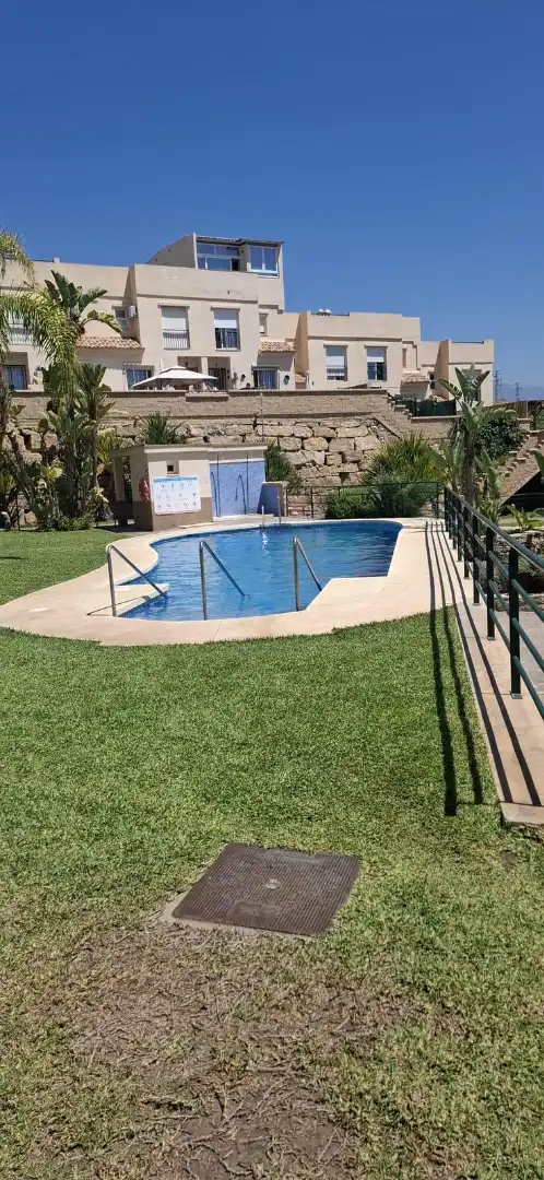 Casa a schiera con piscina in vendita a Calle Malaquita 2