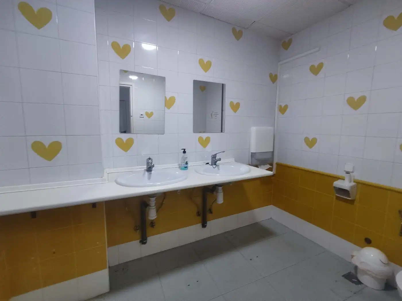 Baño de Local de alquiler en Reus con Aire acondicionado, Terraza y Amueblado