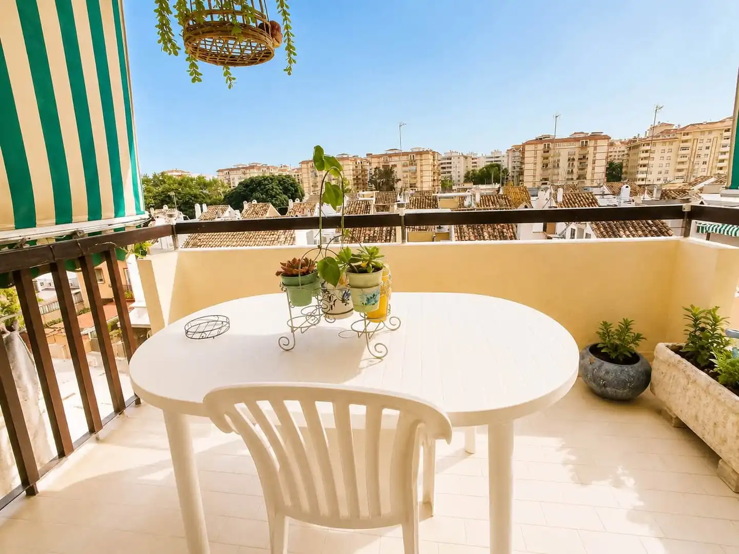 Appartement compact avec ascenseur à vendre à Calle Frascuelo 75