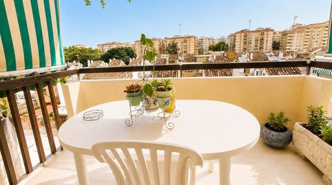 AMPLIO PISO DE 3 DORMITORIOS CON TERRAZA Y GARAJE EN PARQUE DEL ROSARIO – FUENGIROLA