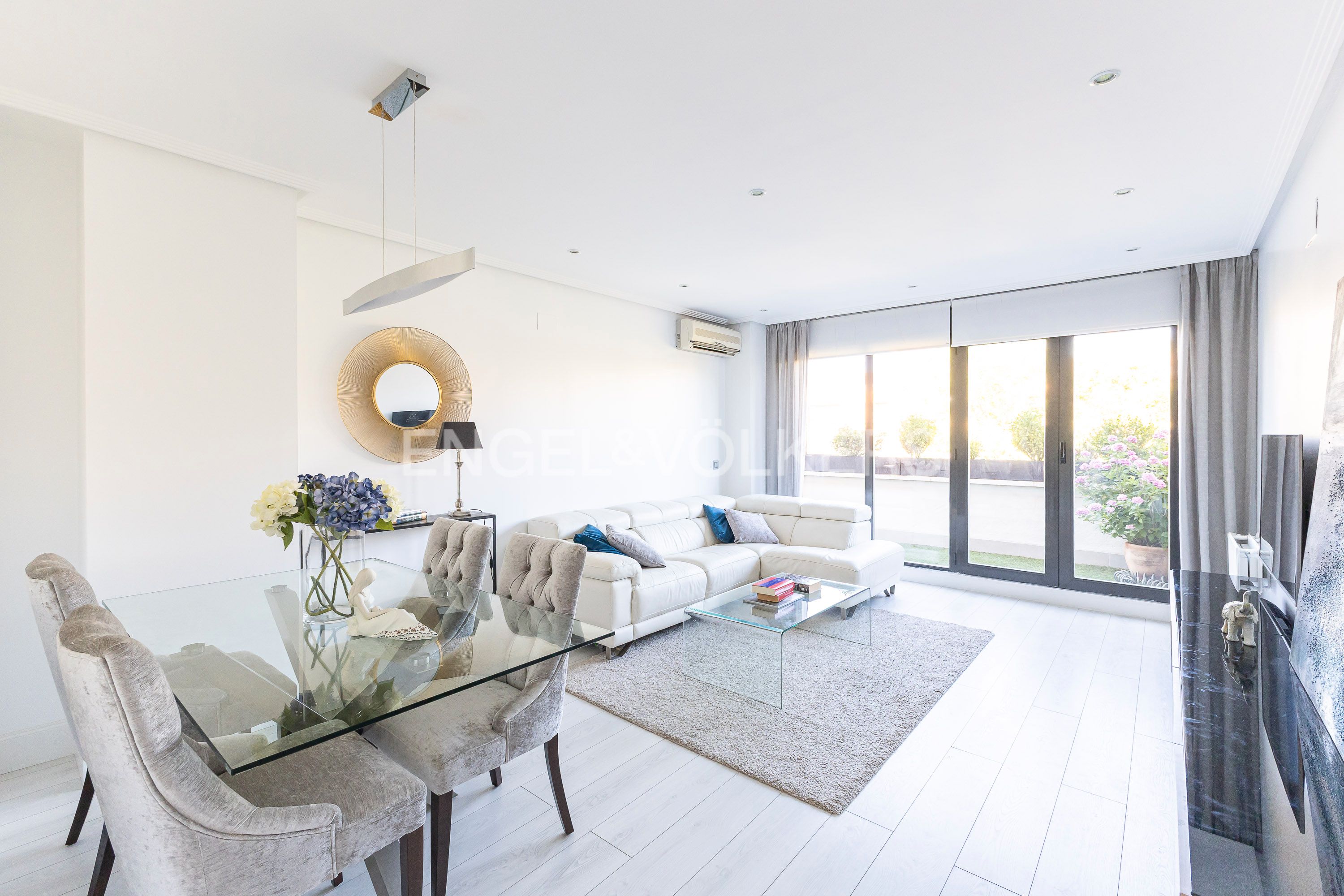 Sala d'estar de Apartament en venda en Las Rozas de Madrid amb Aire condicionat, Calefacció i Jardí privat