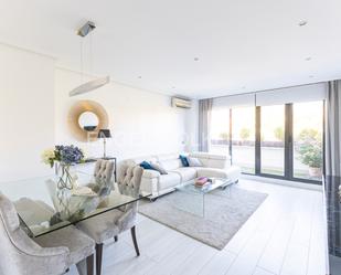 Sala d'estar de Apartament en venda en Las Rozas de Madrid amb Aire condicionat, Calefacció i Jardí privat