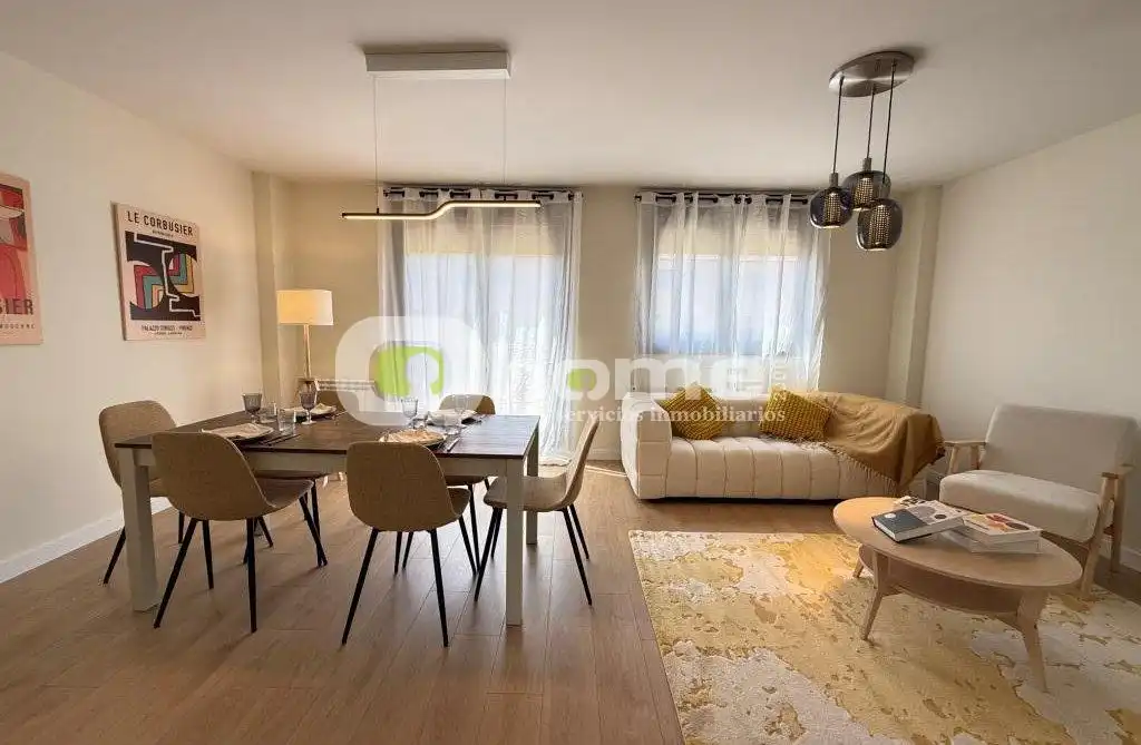 Sala d'estar de Casa adosada en venda en Morales de Toro amb Calefacció, Jardí privat i Moblat