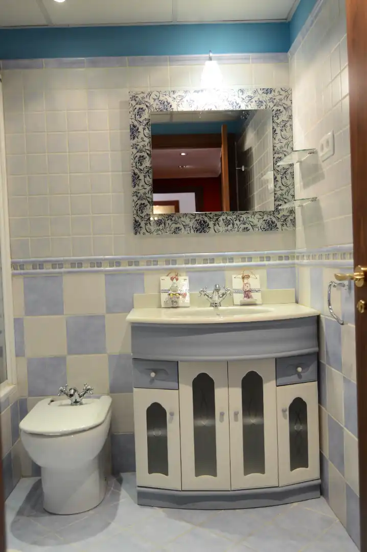 Bathroom of Attic for rent in Madrid  with Air Conditioner, Heating and Parquet flooring