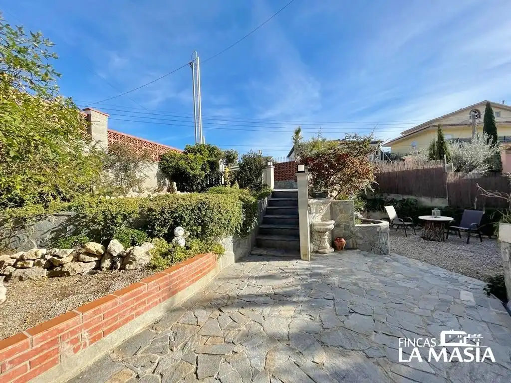 Vista exterior de Casa o xalet en venda en Olivella amb Calefacció, Jardí privat i Terrassa