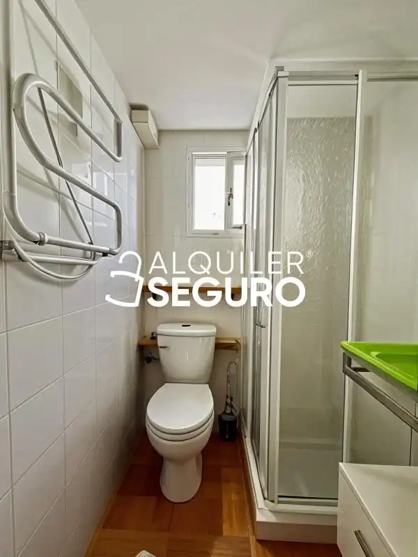 Bathroom of Study for rent in Madrid  with Air Conditioner, Heating and Furnished