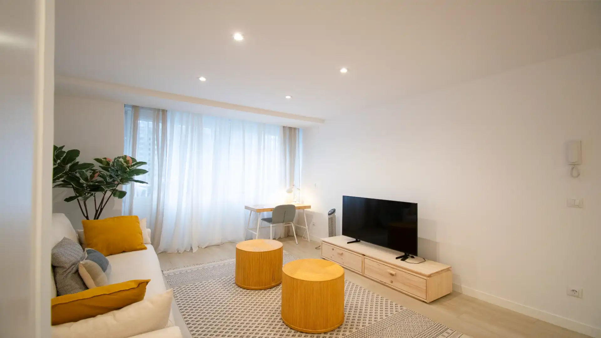 Living room of Flat for rent in Madrid  with Heating, Furnished and Oven