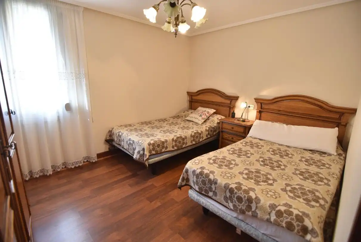 Schlafzimmer von Wohnung zum Verkauf in Bergara mit Heizung, Möbliert und Balkon