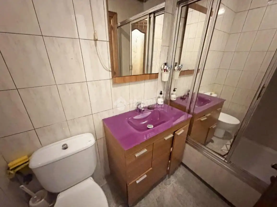 Bathroom of Flat for sale in Madrid  with Air Conditioner and Terrace
