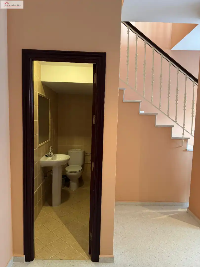 Baño de Local de alquiler en Alcalá del Río con Aire acondicionado, Amueblado y Internet