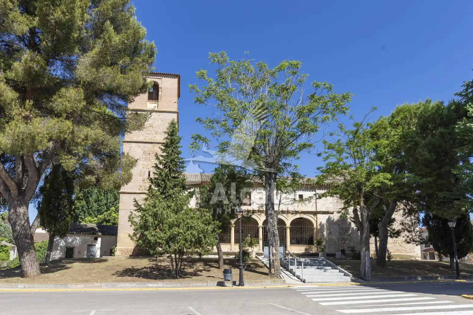 Vista exterior de Casa o xalet en venda en Villanueva de la Torre amb Calefacció i Jardí privat