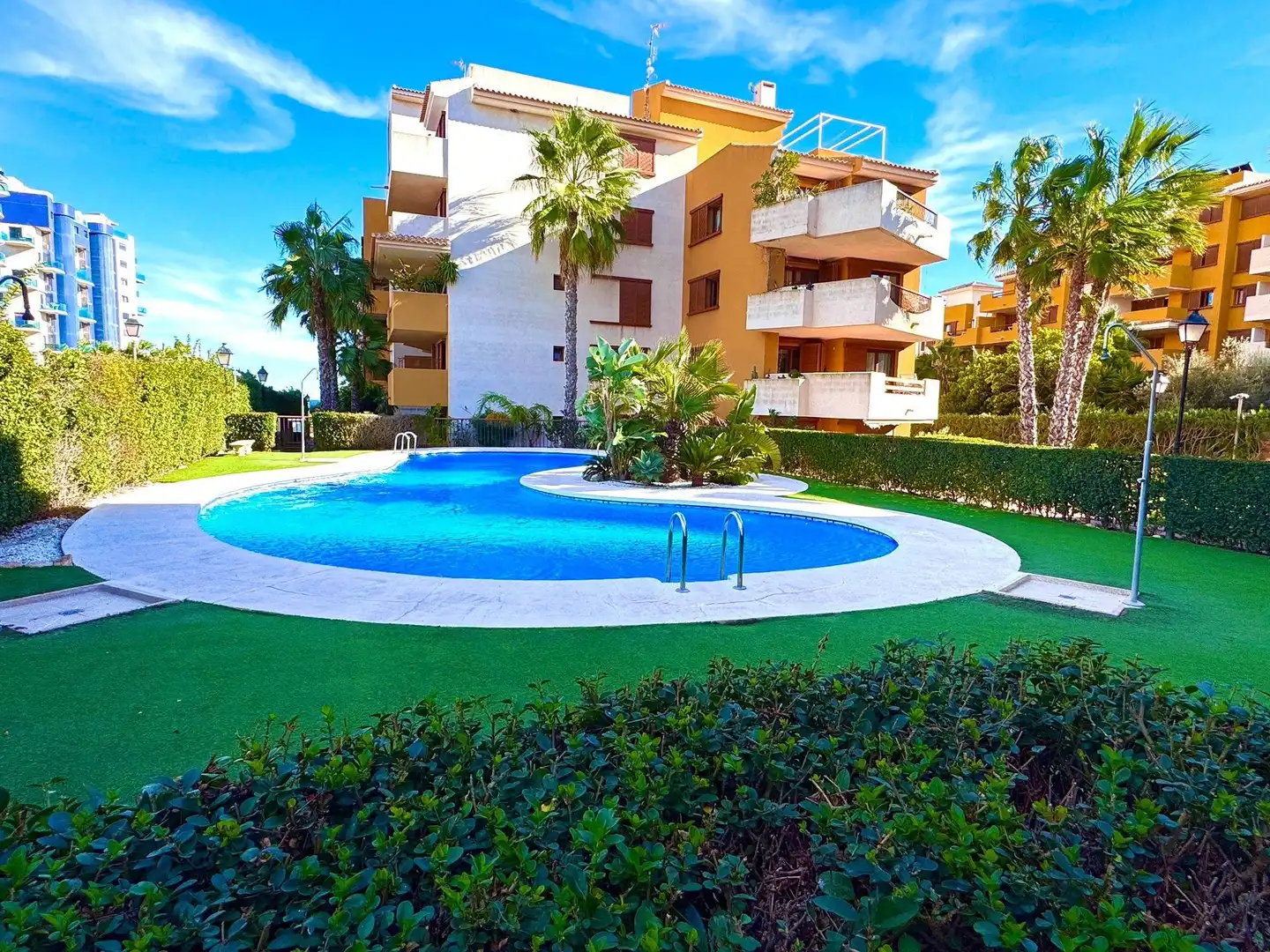 Piscina de Apartament en venda en Torrevieja amb Aire condicionat, Calefacció i Jardí privat